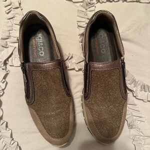 IGI & CO Brown w metallic 2 tone Suede Sneakers with Slip-On Design- NEW